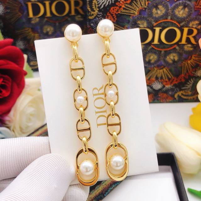 编号Ded0608 Dio*最新款流苏耳钉 一致Zp黄铜材质
