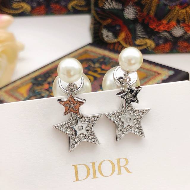 编号Ded0637 Dio*最新款星星耳钉 一致Zp黄铜材质