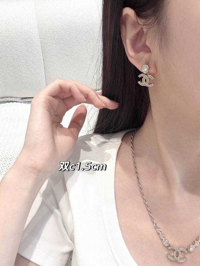 我们出品 Zp5850！量大咨询客Fu 香 小金豆吊双C耳环 25S春夏最新款绝美系列！全网首发！老规矩先买先得闭眼冲太爱啦顶钻的爱心造型无比可爱甜而不腻一整个