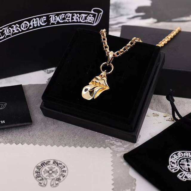 Pchrome Hearts 雪梨同款十字架项链 无敌百搭的一款项链 上身超赞！！男女同款轻松驾驭 最正的十字架版本 925银镀22K金 多层真空电镀 镶嵌也非