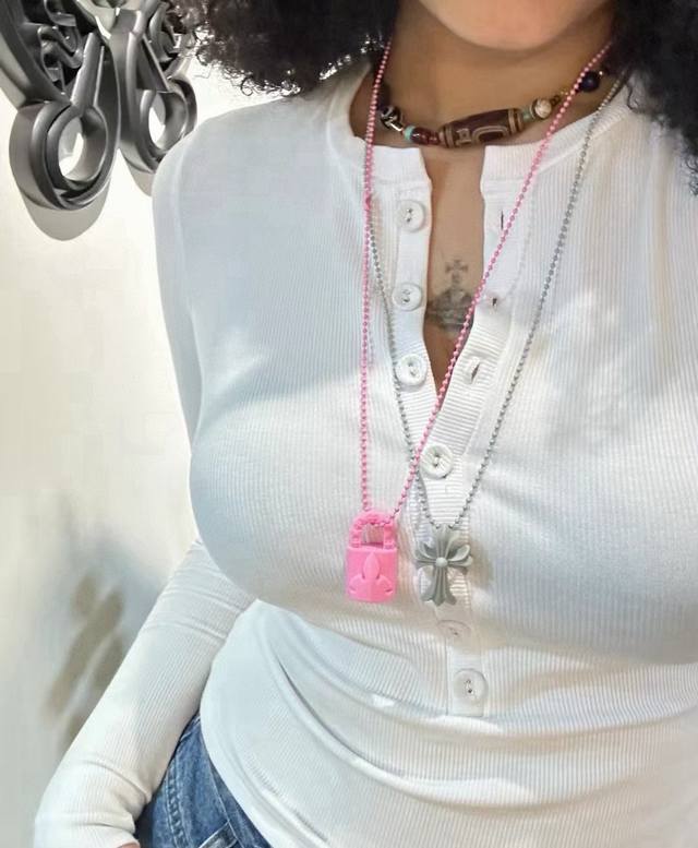 新款Chrome Hearts 克罗心十字架树脂圆珠项链，精致专柜工艺，品质保证，男女同款，多种风格搭配，叠戴也很好看，这不仅仅是一条项链，更是你展现个性与品味