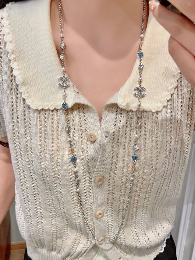 250133 我们出品 预售16号左右出货，Zp20150！量大咨询客Fu 香 粉蓝心糖果双C珍珠毛衣链 25P最新系列，巨巨巨美太爱啦每一期必入爱心系列！是心