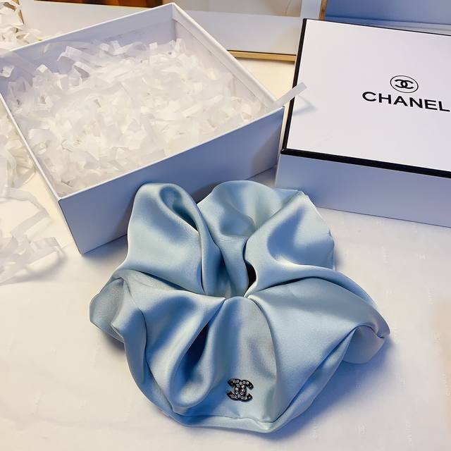 Chanel小香 Chanel超大发圈 新款Logo皮筋发圈大肠圈气质百搭小仙女必入单品 宝藏款 闭眼入推荐款 单个 配发箍盒