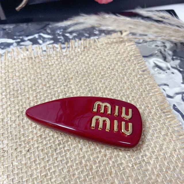 Miu Miu缪缪 Miumiu发夹 新款Miu滴水形 弹簧夹边夹刘海夹日常精致小单品 气质百搭小仙女必入单品 宝藏款 闭眼入推荐款 单个