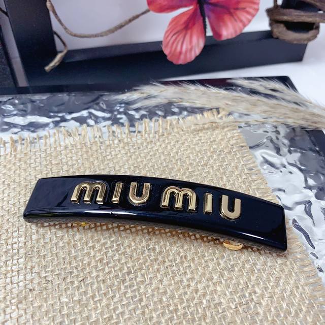 Miu Miu缪缪 Miumiu发夹 新款Miu大号 弹簧夹边夹刘海夹日常精致小单品 气质百搭小仙女必入单品 宝藏款 闭眼入推荐款 单个