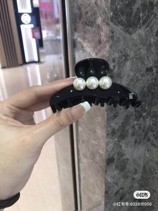 Alexanderwang 亚历山大王 抓夹 设计感满满的小巧精致不挑脸型.非常百搭 Z批一比一复刻。