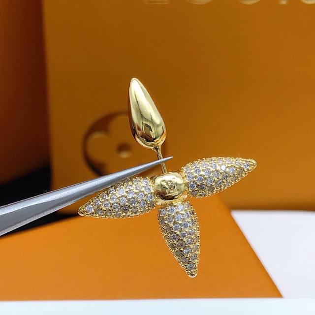 编号Led0002 Lv Louis Vuitton 时尚星星气质高版本耳钉