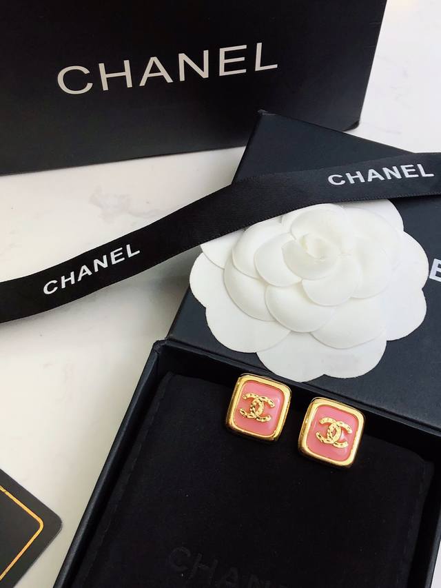 Chanel香奈儿新款 耳钉 小香珍珠耳钉新款 市面最高版本！专柜1:1款式开模 专柜原版、香奈儿耳钉女神必备 超级显脸瘦