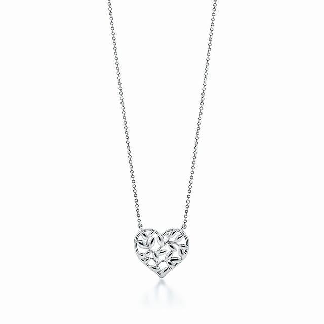 Tiffany&Co.蒂芙尼项链藤蔓蔓枝项链 甜蜜暗示 描述及细节 Minus 灵感源自象征和平与富饶的橄榄枝项链