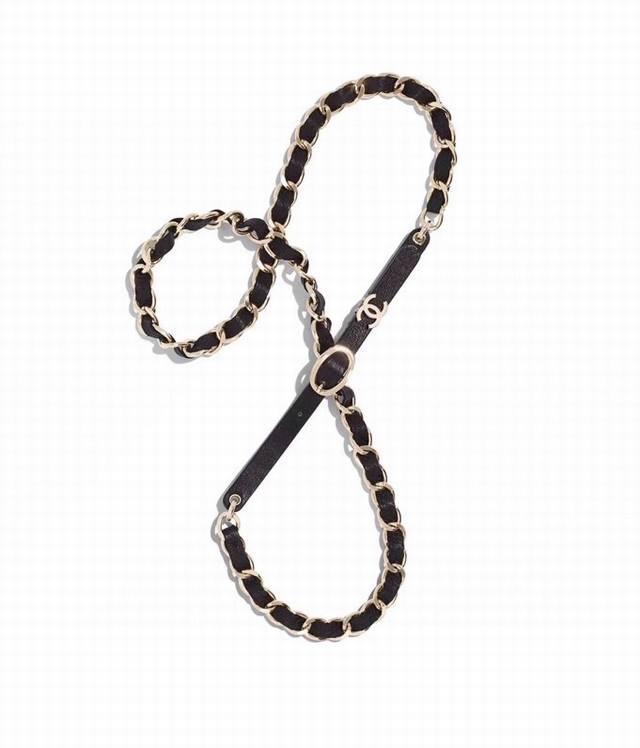 Chanel 香奈儿 黑皮腰链 绝对美爆 字母链条腰带 作装为饰腰带 采最用经典的Logo和字母设计 采用穿设皮计