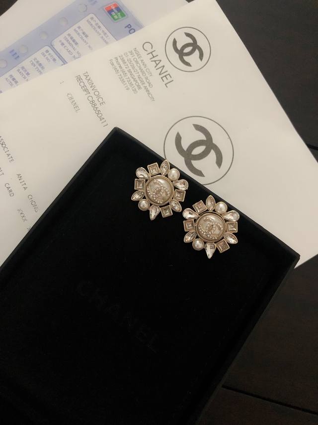 Ch*Nel 太阳花半球马眼钻耳钉 一致Zp材质
