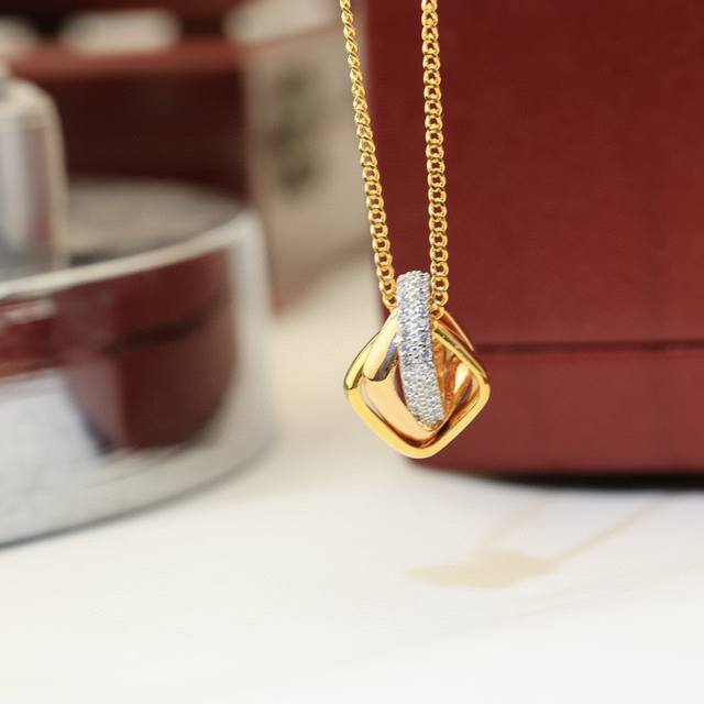 卡地亚Cartier Trinity Box 100周年限定项链 三色三环项链出货 V金材质 厚金电镀 精工版本 带Logo 环环相扣，永不分离 Cartier