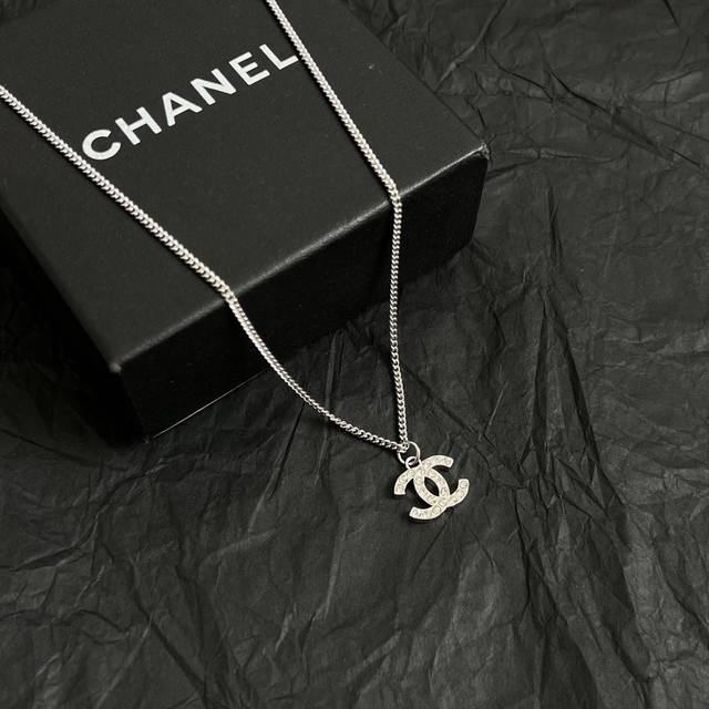 Chanel香奈儿 中古 双C项链原版复刻Logo 小香家的款式真心无需多介绍每一款都超好看，精致大方，非常显气质。