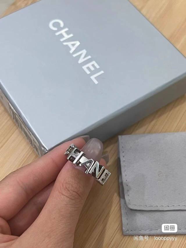新款 Chanel香奈儿 中古 戒指小香家的款式真心无需多介绍每一款都超好看，精致大方，非常显气质。。 码数：6789