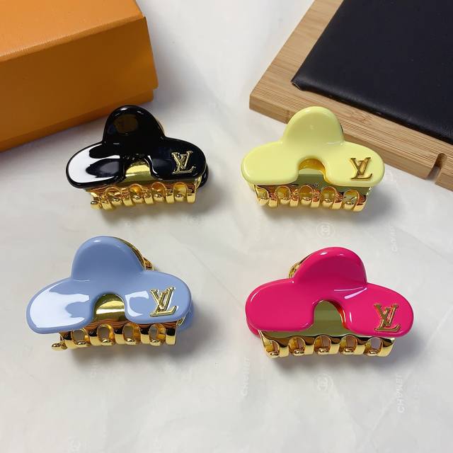 Lv路易威登 驴牌发夹 高版本云朵金属抓夹 气质百搭 日常精致小单品 小仙女必入单品 宝藏款 闭眼入推荐款