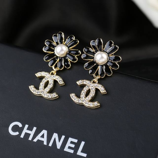 小香 Chanel 新款滴油 花朵耳环 专柜同步上新 双C耳钉 精工打造原版一致黄铜材质