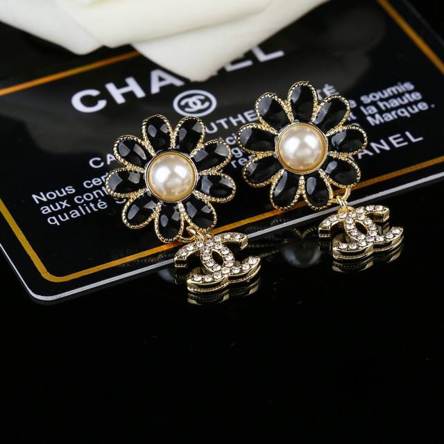 小香 Chanel 新款耳环 滴油 花朵 专柜同步上新 双C耳钉 精工打造原版一致黄铜材质