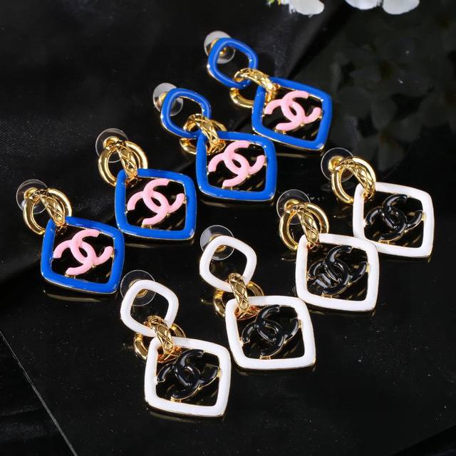 短款 长款 小香 Chanel 新品珐琅耳环 代购级别 一比一品质 香奈鹅 系列 经典Cc Logo 风格高级百搭 高级感爆棚 现货