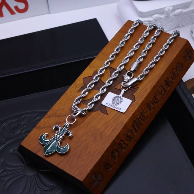 克罗心经典项链，不同的花纹设计风格 呈现出与众不同 十字架 童军花是克罗心的志 所以更经久不衰 正品打版Chrome Hearts克罗心区别市场普通轻版 对版对