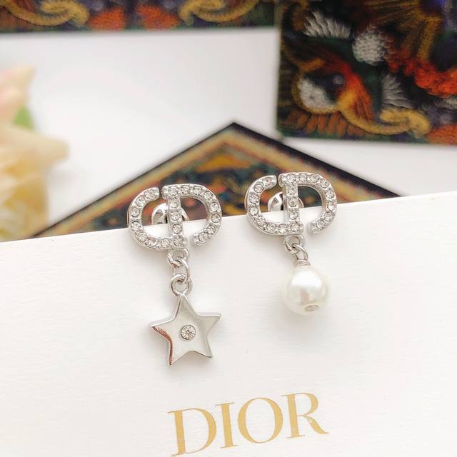 编号Ded0069 Dio*最新款迷你吊珍珠星星耳钉 一致Zp黄铜材质