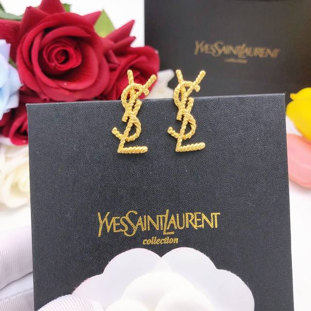 编号Yed0054 圣罗兰Ysl 最新款扭麻花耳钉 一致Zp黄铜材质