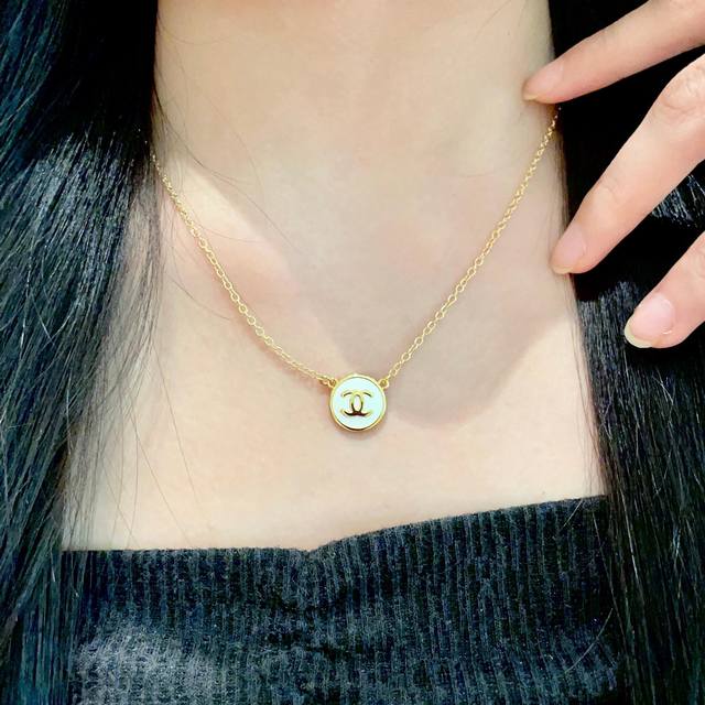 Chanel香奈儿 中古 项链小香家的款式真心无需多介绍每一款都超好看，精致大方，非常显气质.