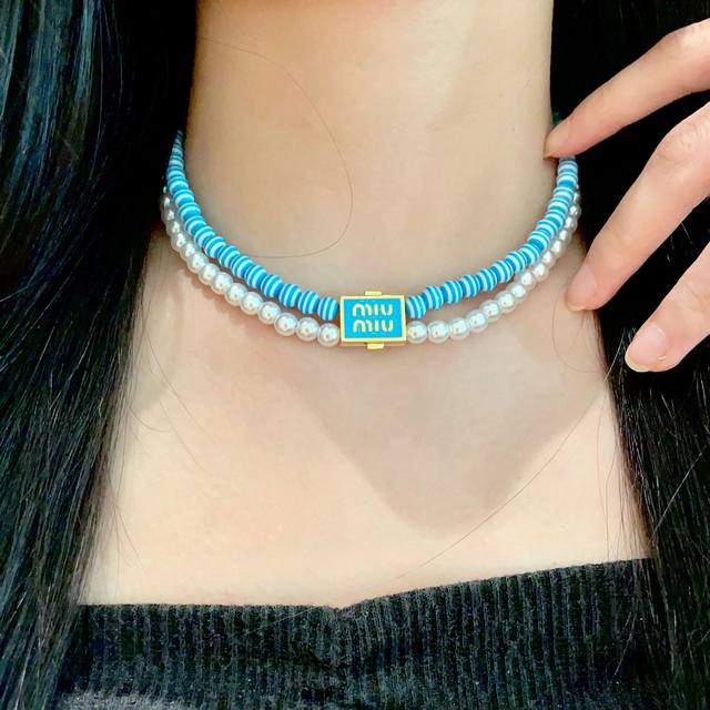 Miumiu缪缪 字母项链小红书时尚达人都有种草哦 显脸型 原版材质 很简约 日常配搭很不错滴 耐看Ing.