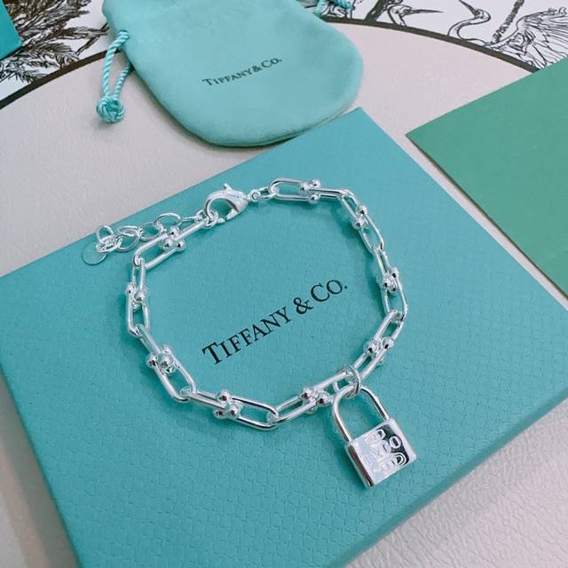蒂芙尼 Tiffny&Co. 专柜精工银版本手链 明星同款 复古做旧风 原版复刻 纯手工打造 ～正品开模潮流时尚必备 男女均可佩戴 情侣款同款 摇滚朋克银风格