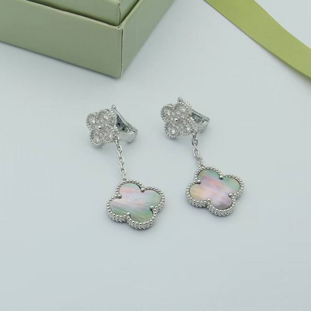 精工版本 Van Cleef &Arpels梵克雅宝 四叶草双花间钻耳拍电镀18K金工艺 专柜版本 一比一质量超强保色做工精致 爆款 爆款实拍原版1:1。明星同