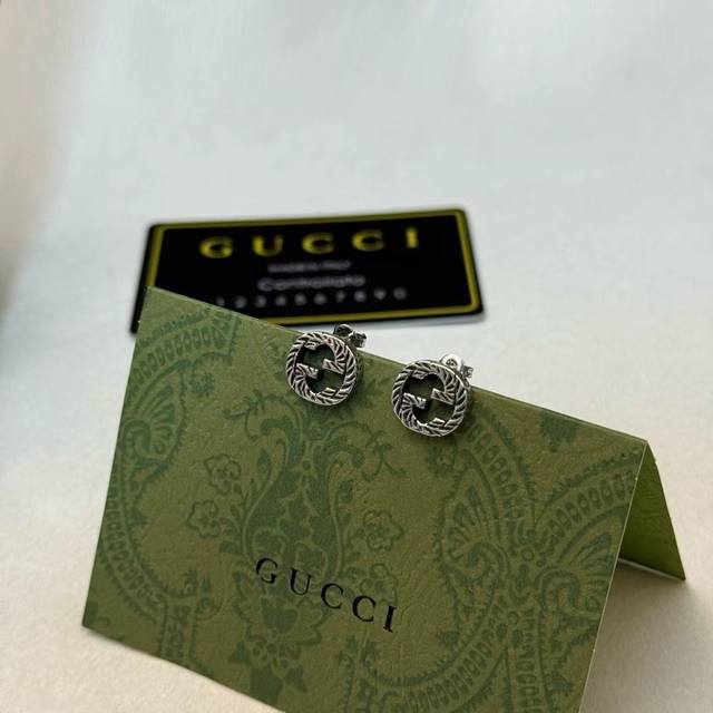 Gucci 古驰 新款耳钉 高端 打造 美到哭，因为是限量版，你根本无法在店内看到现货，现货一到真的Bling 这一组简直不要太震撼不要太完美