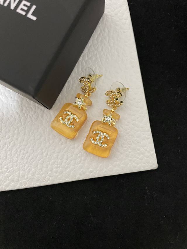 Ch*Nel 最新款黄色香水瓶耳环 一致Zp黄铜材质