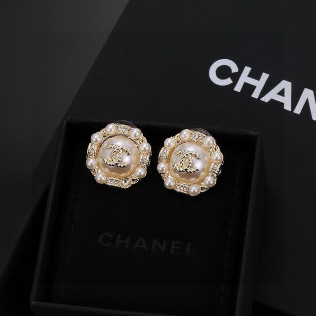 Chanel 小香新款双C耳钉 精选原版一致材质搭配纯银针 美死了 各大网红同款 独特个性风格 耳钉