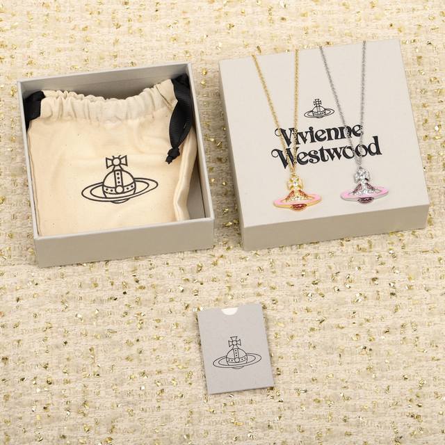 208174 我们出品 宝宝，什么是快乐星球！来，这就是快乐星球 Viviennewestwood 宝宝，什么是快乐星球，来，这就是快乐星球！重磅推荐，绝美土星
