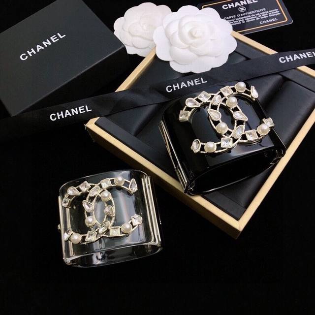 Chanel 香奈儿 新款钻水双C Logo树脂透宽明手镯不同款式同不价格P
