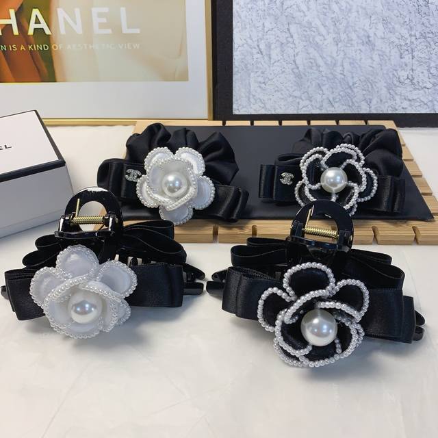 Chanel小香 Chanel抓夹 珍珠山茶花Ab面抓夹气质百搭日常精致小单品 小仙女必入单品 宝藏款 闭眼入推荐款 单个 配发箍盒