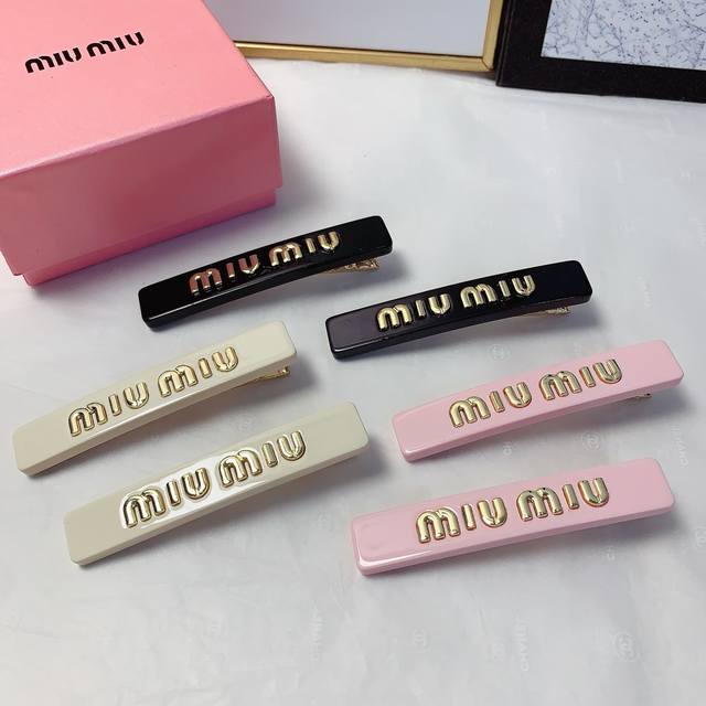 Miumiu缪缪 Miumiu发夹 亚克力Logo边夹刘海夹压夹日常精致小单品 气质百搭小仙女必入单品 宝藏款 闭眼入推荐款 一对