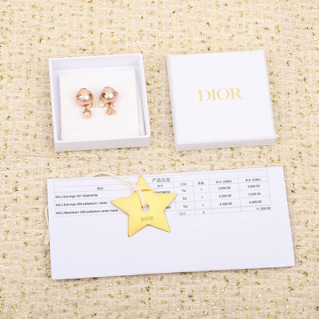 206763 我们出品 Zp4680购入，认准唯一一家真正购入开发的现货秒发 本季度一定要买的 D！Or 珍珠耳环 好看到爆的节奏，集合了蜜蜂+五角星+⑧字+C