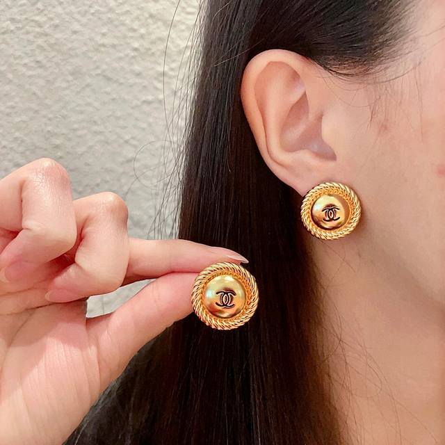 香奈儿双C耳钉