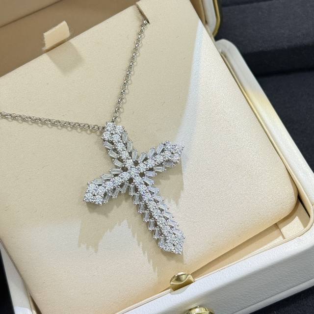 A3089 新款 满钻 十字架 奢侈项链 精选德国进口S925纯银材质电镀厚金 不褪色不过敏 精工打造原版一比一定制 超精工 全部采用5A仿真钻 超级Bling