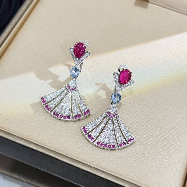 A3666 Bv家 Divas Dream系列 裙子 耳钉 重工打造全网最高品质 众多明星同款耳钉 经典耐看 高端定制 精选德国进口S925纯银材质 铂金色 电