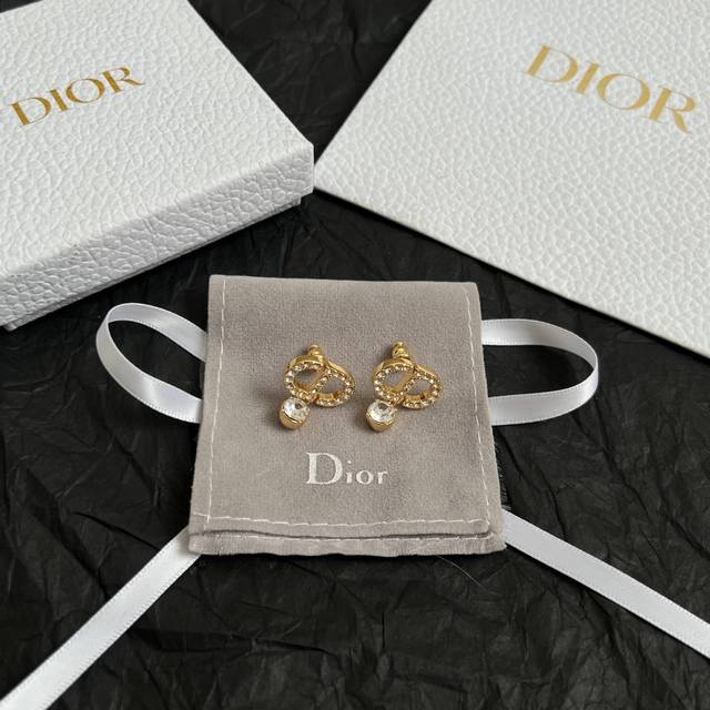 Dior 迪奥 耳钉 精选原版一致 黄铜材质 甜美气质高雅。。