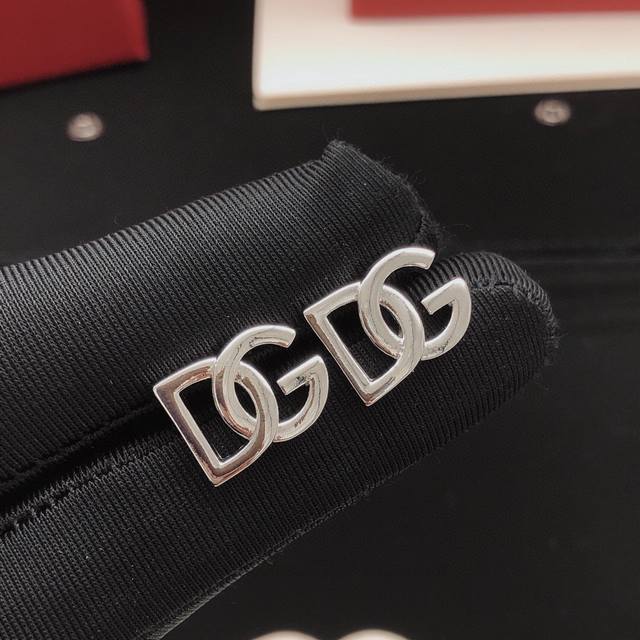 编号Dged0015 Dg*最新款光面耳钉 一致Zp黄铜材质