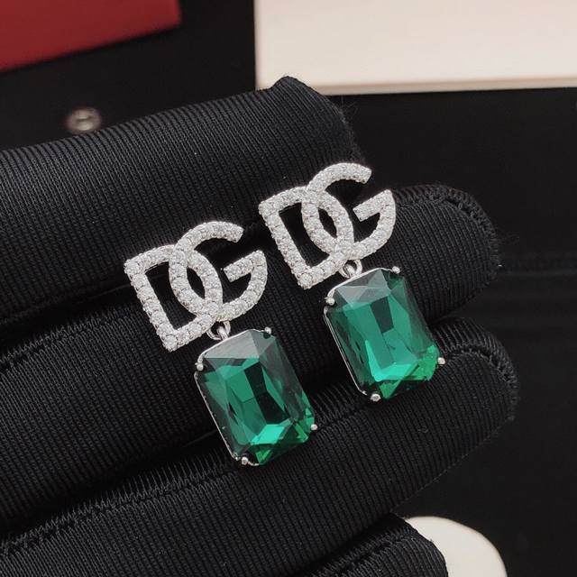 编号Dged0011 Dg*最新款祖母绿方钻耳钉 一致Zp黄铜材质