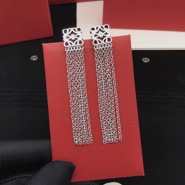 编号Lywed0004 罗意威*最新款银色流苏耳钉 一致Zp黄铜材质