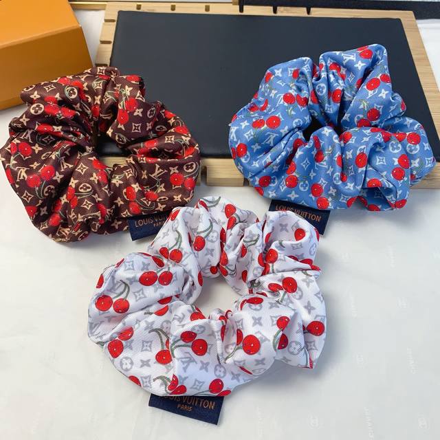 Lv路易威登 驴牌发圈 车厘子皮筋春夏爆款 皮筋发圈大肠圈 气质百搭小仙女必入单品 宝藏款 闭眼入推荐款 单个