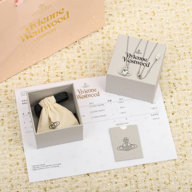 206264 我们出品 Zp1940，量大咨询客服 Viviennewestwood 重磅推荐，一定要整套入，闭眼入准没错！纯粹王冠球是经典的象征，闪耀土星环勾