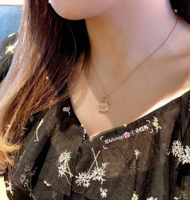 V金材质 Z批开版Cnc对版尺寸 爱马仕原版锁头扣 包包项链，真心好看百搭，这条爱马仕包包项链绝对带出去洋气