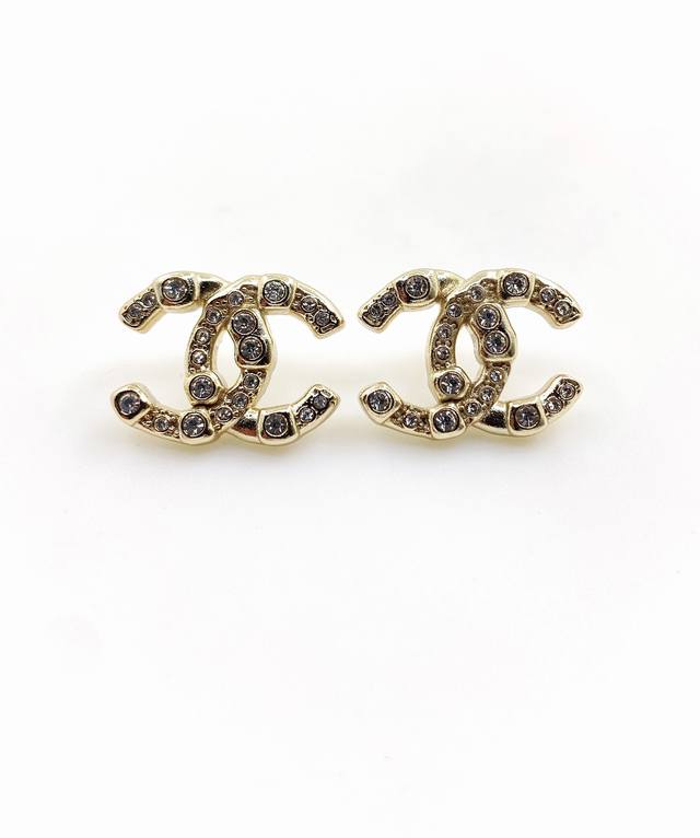Chanel 最新款大小钻Cc耳钉 一致Z批黄铜材质