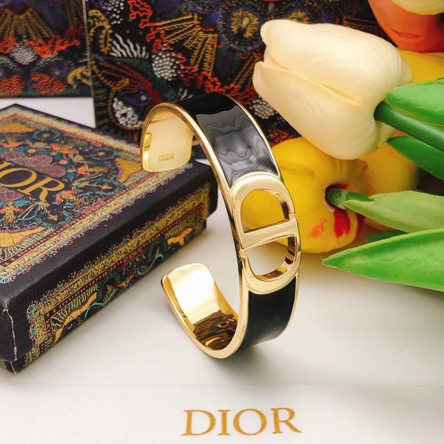 编号Dsz0001 Dio*最新款滴油黑色手镯 一致Z批黄铜材质