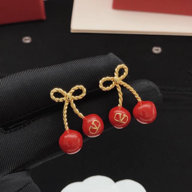 编号Ved0296 Valenti*O最新款红色蝴蝶结耳钉 一致Z批黄铜材质